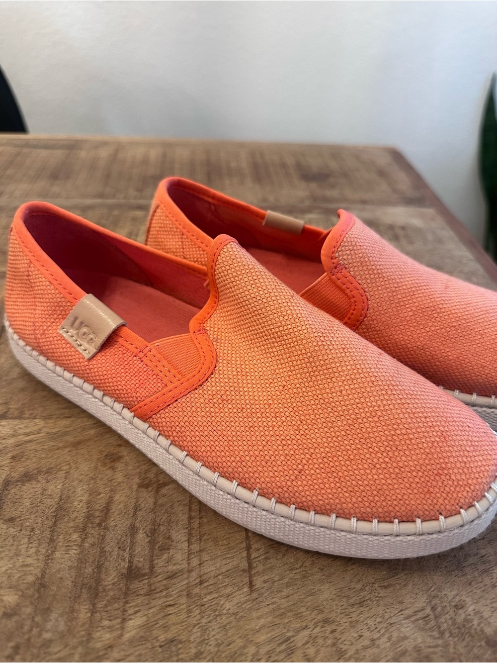 UGG Luciah Slip On Sneakers Women’s Size 6 Coral Peach Canvas Casual Shoes